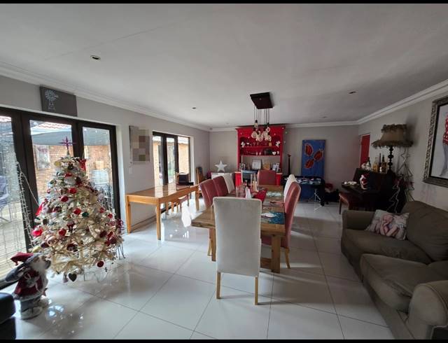 4 BEDROOM FREESTANDING FOR SALE IN PETERSFIELD